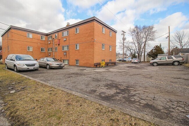 Building Photo - 4655 Ridge Rd
