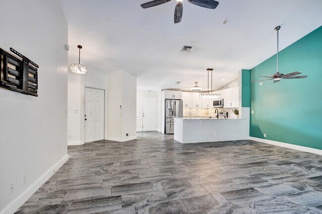 Building Photo - 8062 Cassia Dr