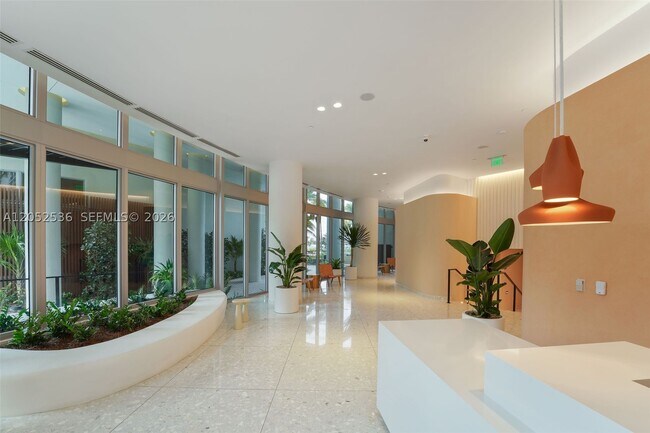 Building Photo - 1500 Bay Dr E