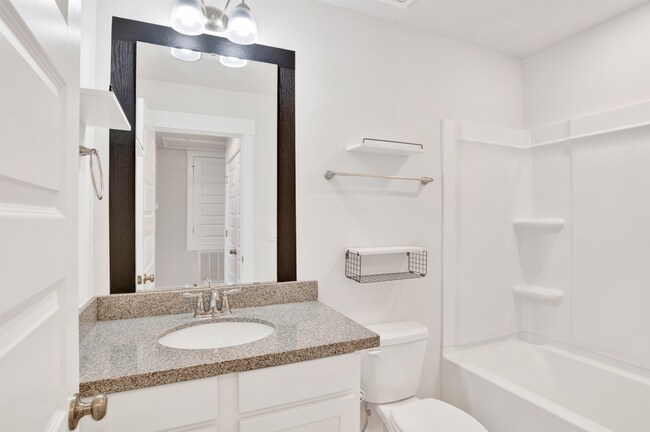 Building Photo - 3 bed gated community home with community ...