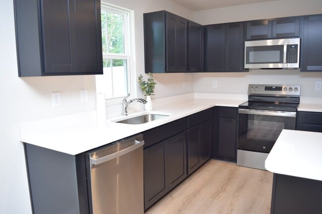 Building Photo - Modern 3-Bedroom Townhouse with Garage & Private Patio