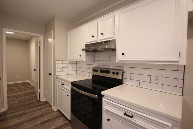 Building Photo - Coming Soon!  Remodeled 3 Bedroom 2 Bath! Large Yard!