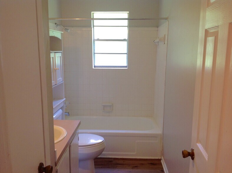 Building Photo - 2065 Marion Dr S