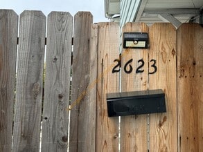 Building Photo - CHARMING 2 BEDROOM /1 BATHROOM HOME W/LOTS...