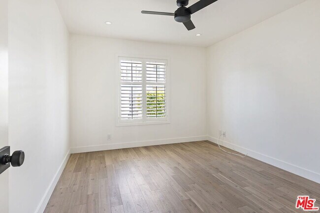 Building Photo - 6405 Ocean Front Walk