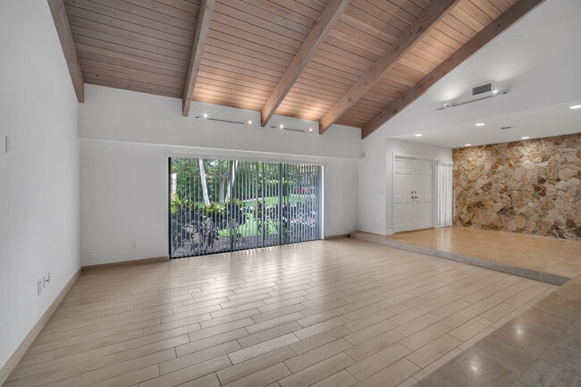 Building Photo - 6878 Entrada Pl