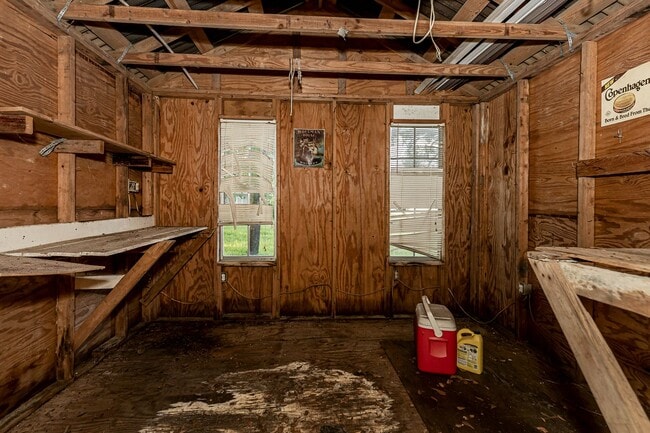 Building Photo - Cute 2 Bedroom Home