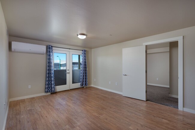 Building Photo - 210 S. Cottonwood, Unit 208