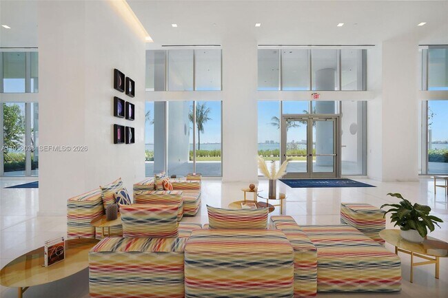 Building Photo - 700 NE 26th Terrace