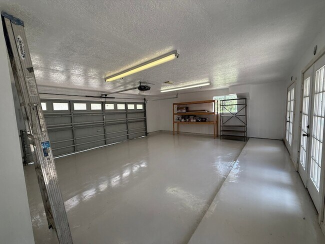 Building Photo - 831 Avenue L