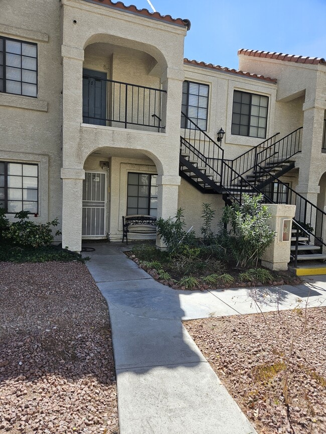 Building Photo - 4713 Nara Vista Way