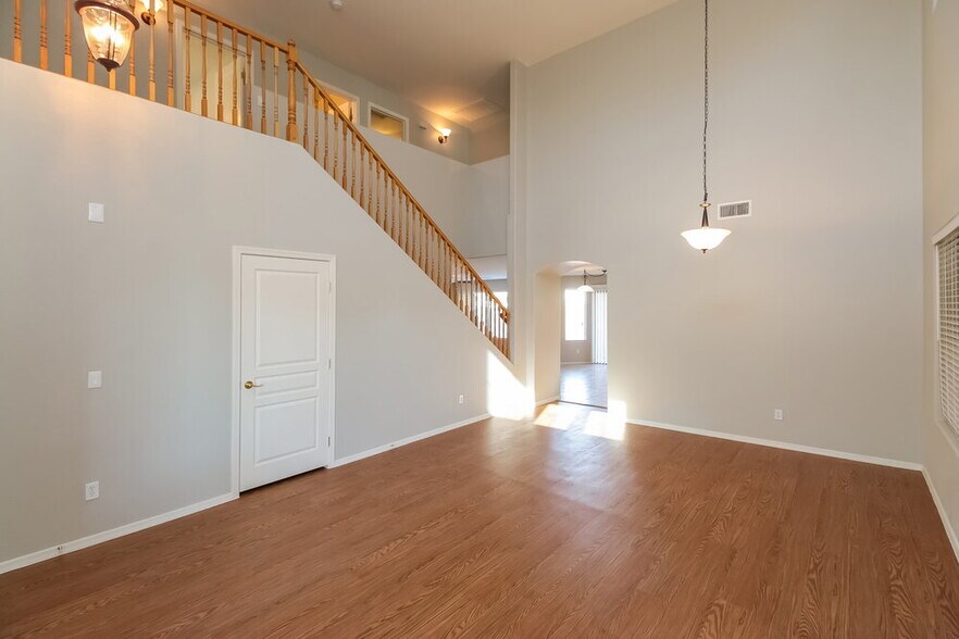 Building Photo - 3636 W South Butte Rd