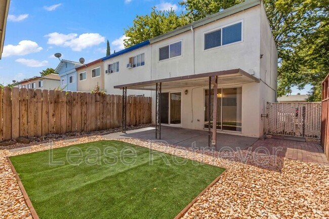 Building Photo - 850 Sequoia Blvd