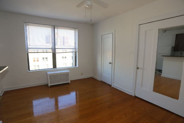 Building Photo - 941 W Carmen Ave