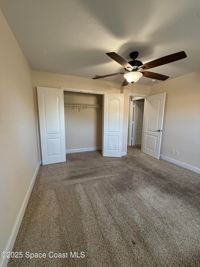 Building Photo - 2613 S Park Ave