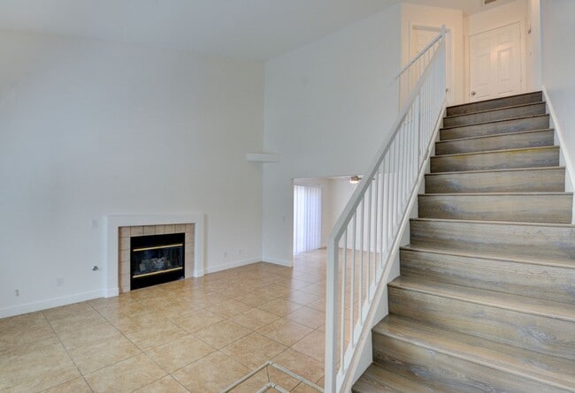 Building Photo - Renovated and Modern. This fantastic 2br in a gated community in Silverado Ranch has all the amen...
