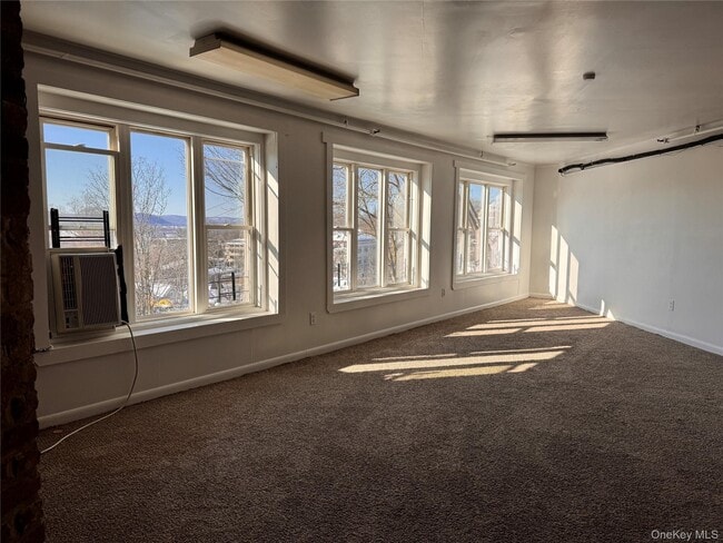 Building Photo - 175 Main St