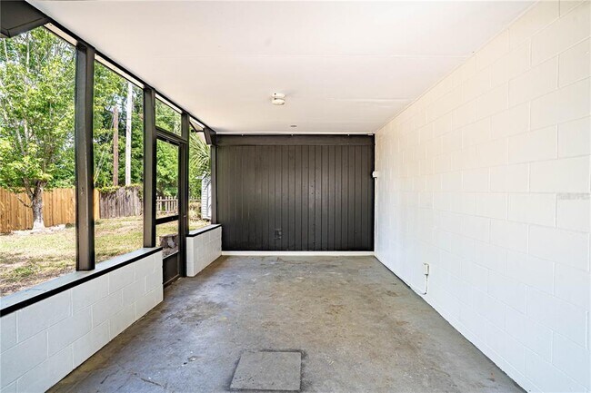 Building Photo - 2438 Mc Arthur St