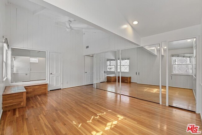 Building Photo - 112 Fleet St