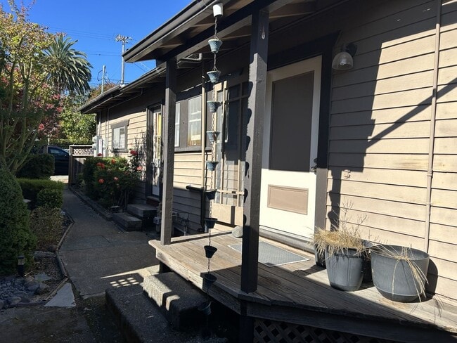 Primary Photo - Lovely 1 Bedroom, 1 Bathroom Unit in West ...