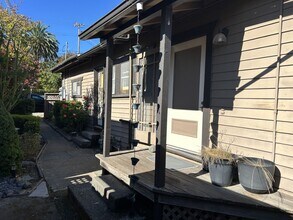 Building Photo - Lovely 1 Bedroom, 1 Bathroom Unit in West Petaluma