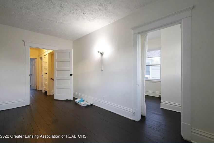 Building Photo - 504 N Walnut St