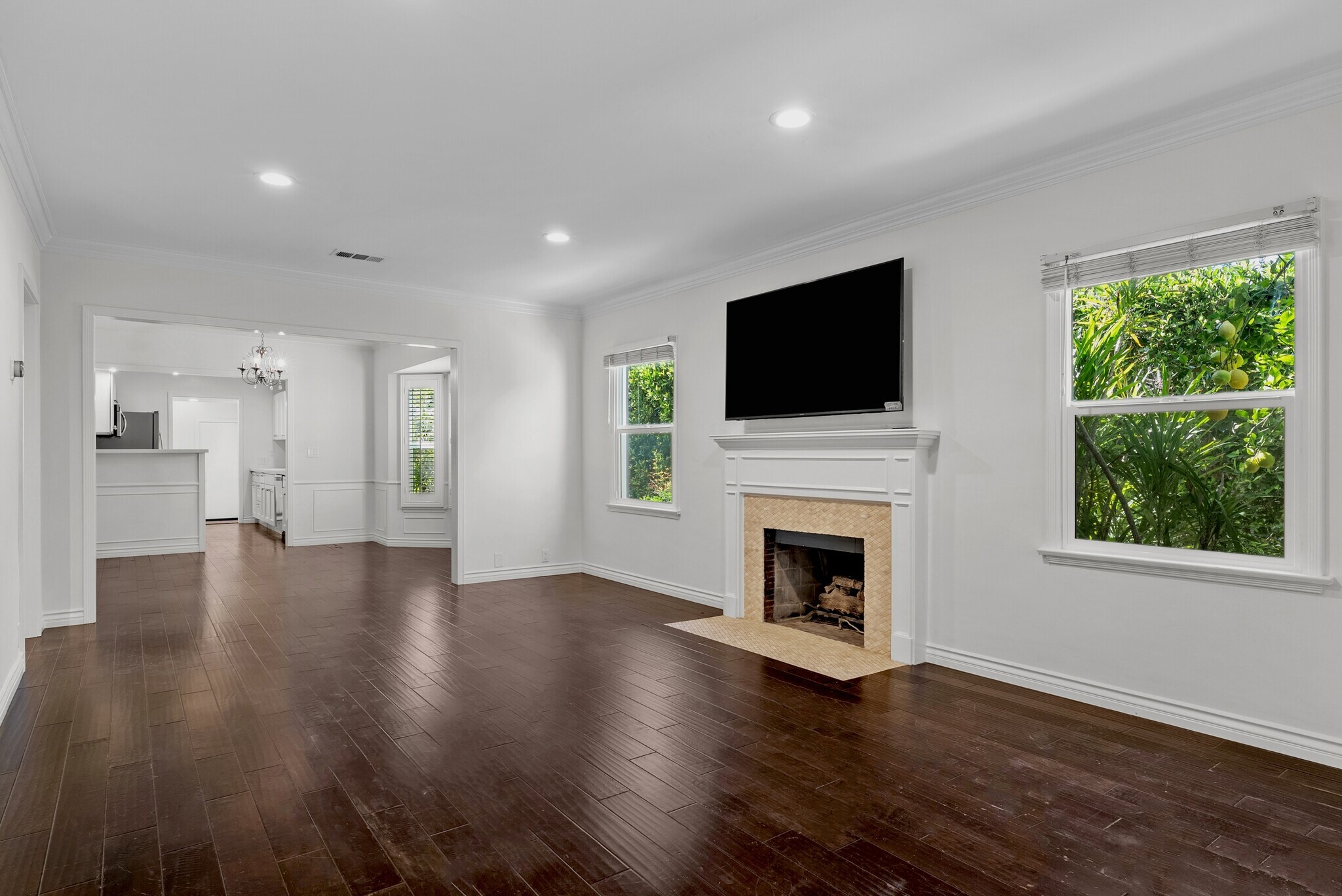 Living Room - 4242 Van Nuys Blvd