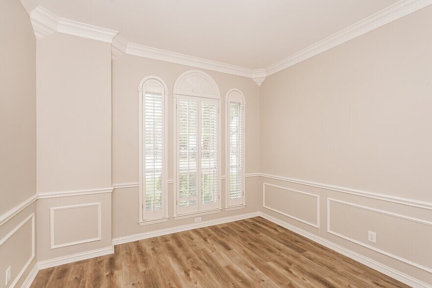 Building Photo - 708 St Johns Dr