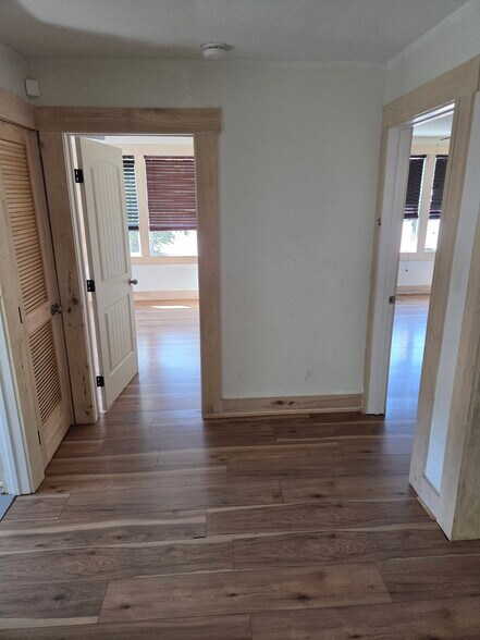 Hallway to both bedrooms - 530 N Royal Ave