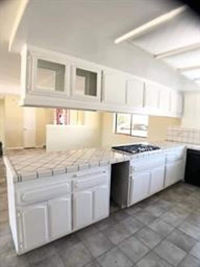 Building Photo - 21036 Pine Ridge Ave