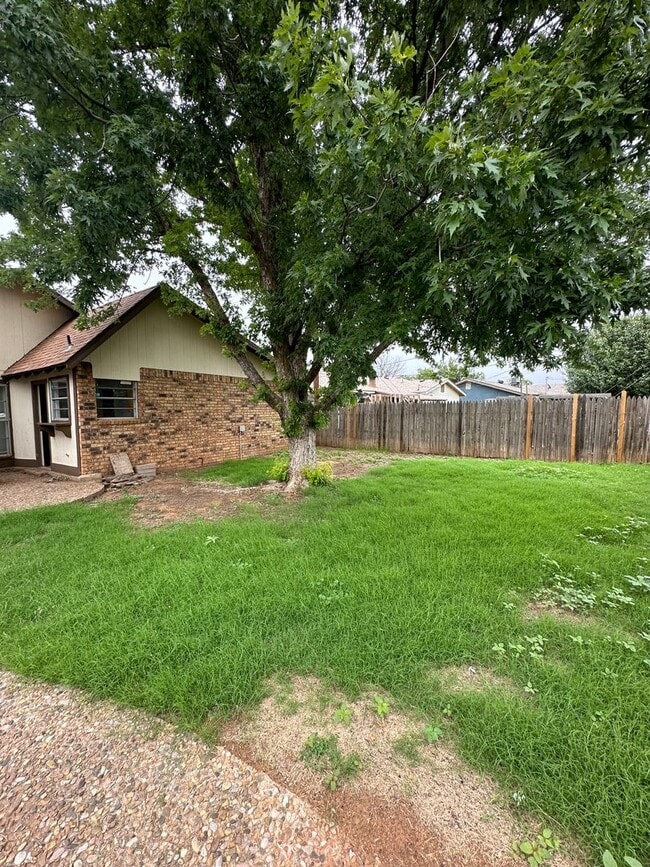 Building Photo - A Large 2 Bed with Sauna and walk in Jacuzzi! Large Rec Room!