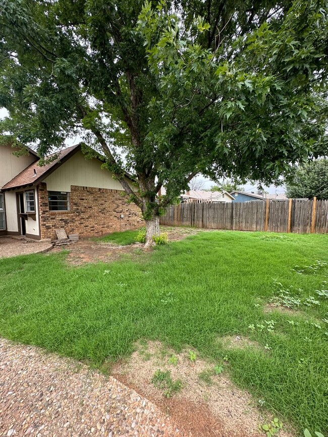 Building Photo - A Unique 2 Bed Home! Sauna in Vegas Mirror...