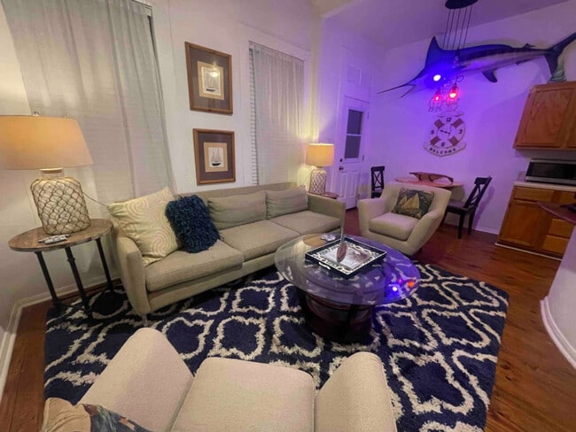 Building Photo - 2423 Avenue Q