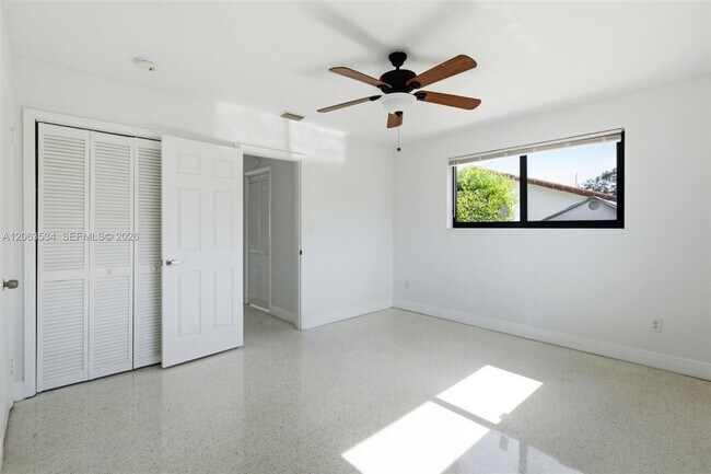 Building Photo - 2625 SW 29th Ave