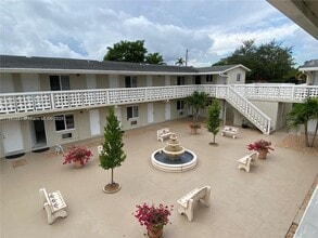 Building Photo - 1100 SW 36th Ct