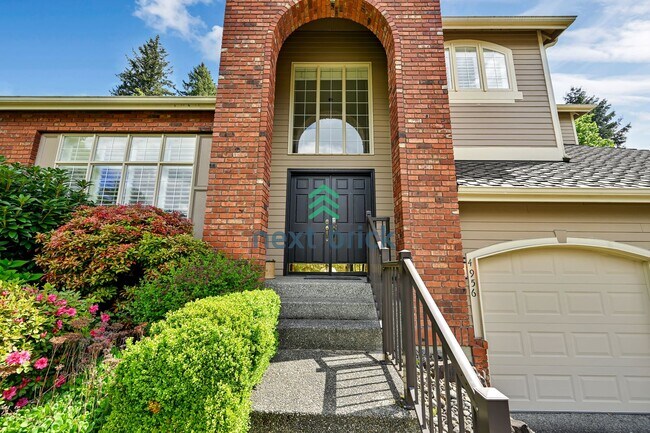 Building Photo - Beautiful Bellevue Home with 4 Beds + Bonu...