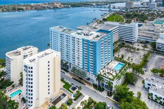 Building Photo - 1551 N Flagler Dr