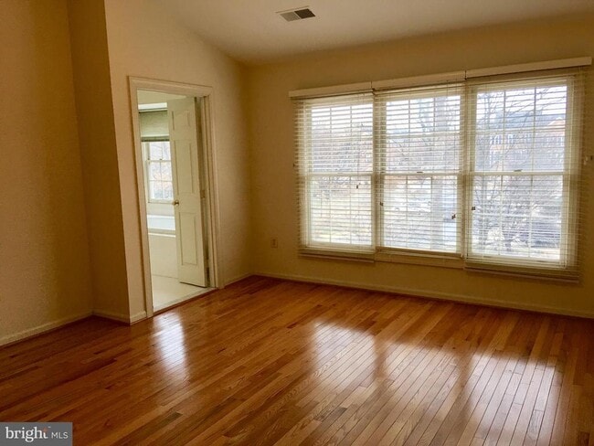 Building Photo - 2253 Journet Dr
