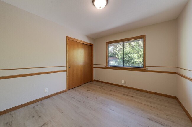Building Photo - Bright and Stylish 4BD/2BA Home with 3 Car...