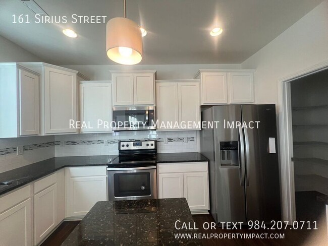 Building Photo - Spacious 3 Bedroom 2.5 Bathroom Modern Hom...