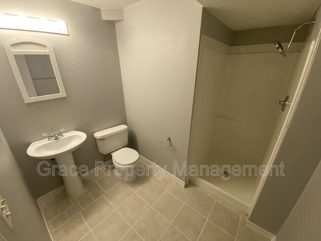 Building Photo - 930 Button Rock Dr