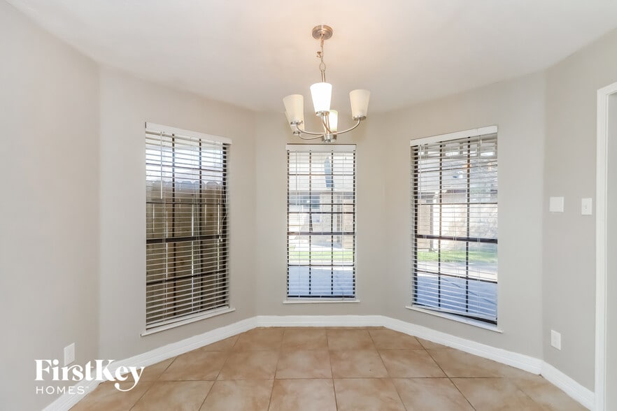 Building Photo - 6611 Gleneagles Dr