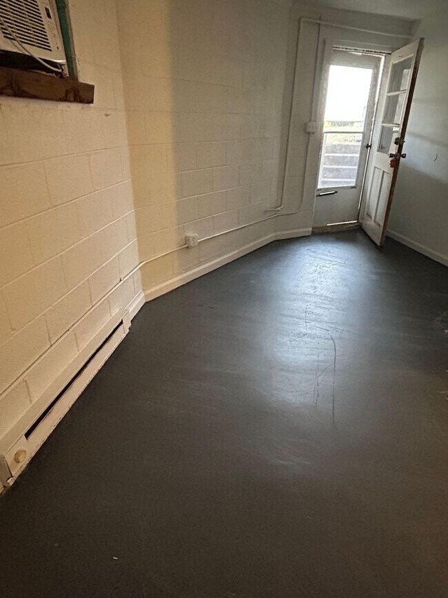 Building Photo - 2345 Cobbs St