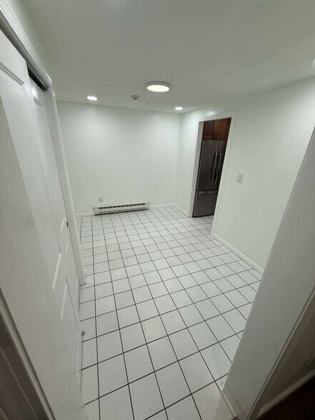 Building Photo - 15 Spencer Rd