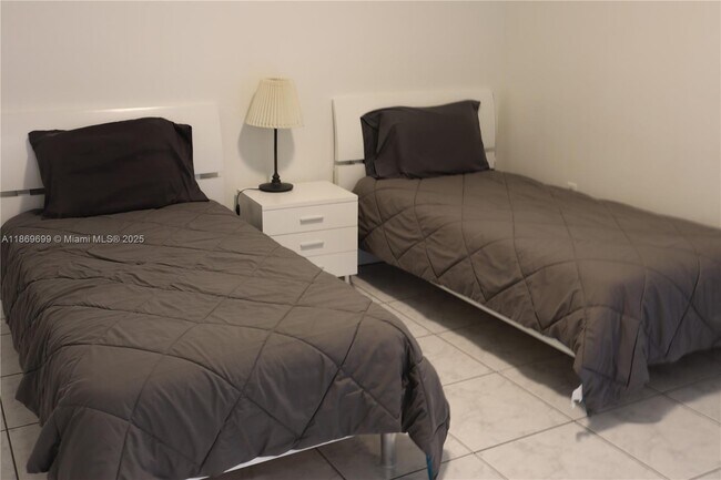 Building Photo - 17801 N Bay Rd