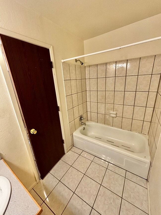 Building Photo - 3512-3512 Holland Ct