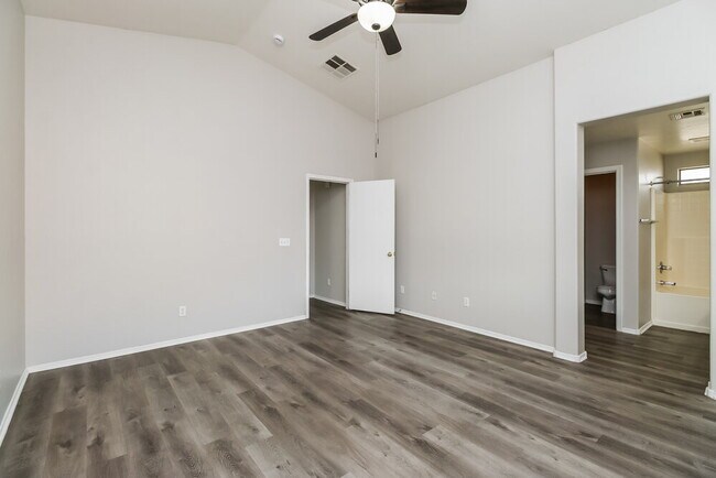 Building Photo - 13402 W Watson Ln