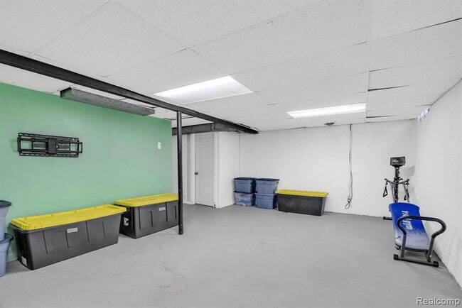 Building Photo - 3170 Woods Cir Dr