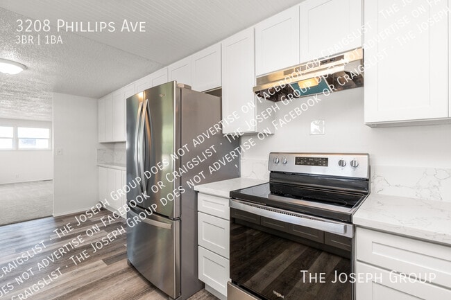 Building Photo - 3208 Phillips Ave
