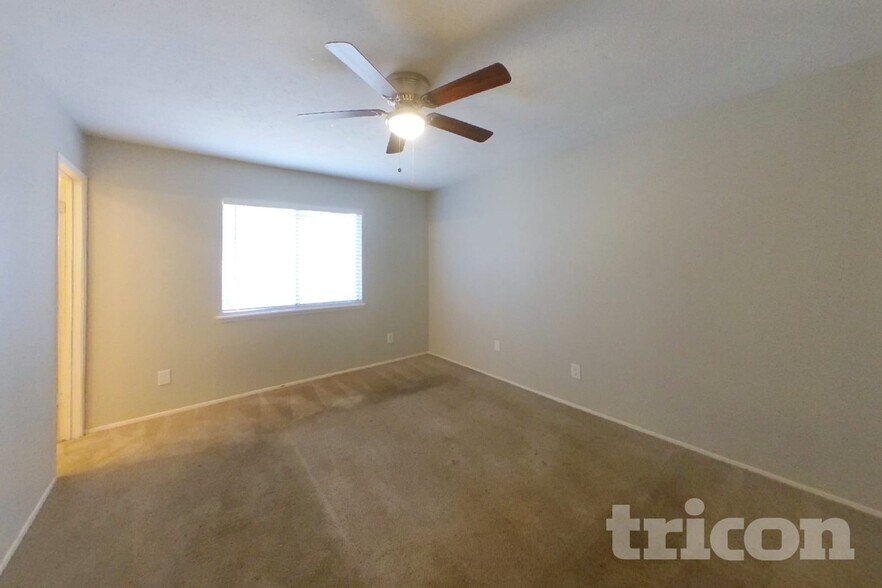 Building Photo - 10022 Deer Hollow Dr